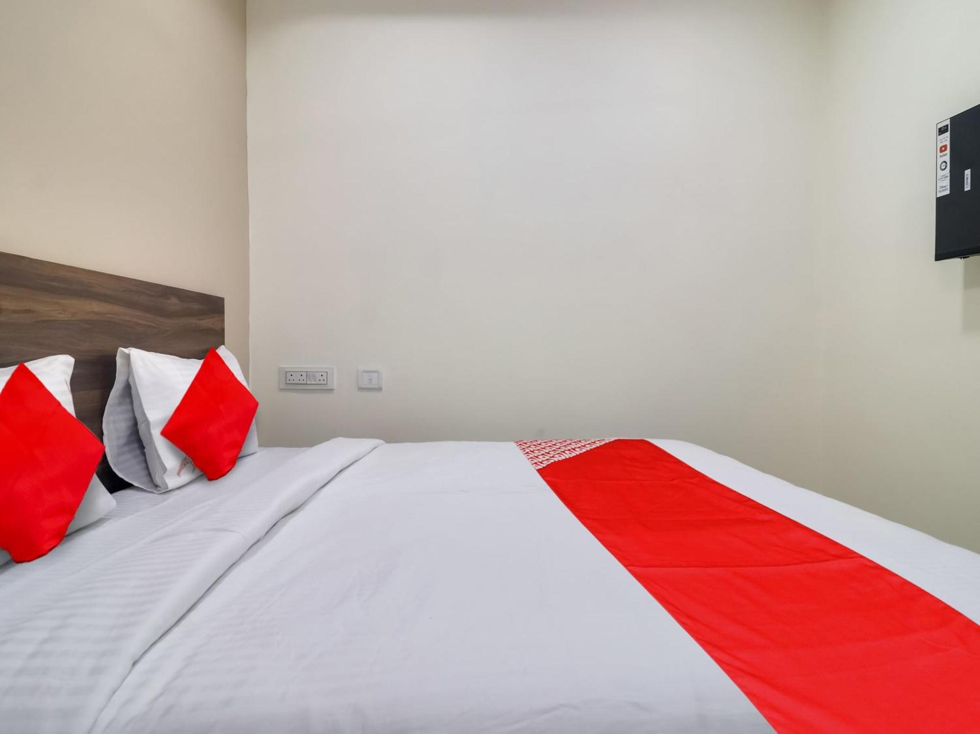 Hotel O Red Stone Hotels ไฮเดอราบัด ภายนอก รูปภาพ